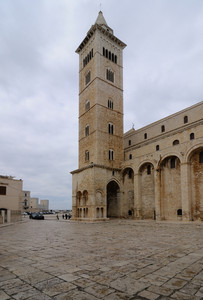 Dietro il Duomo