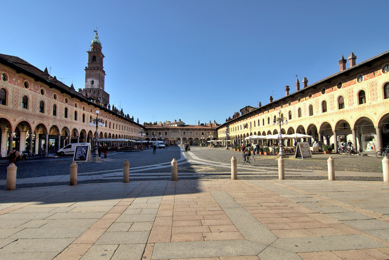 ''Con la Torre del Bramante'' - Vigevano