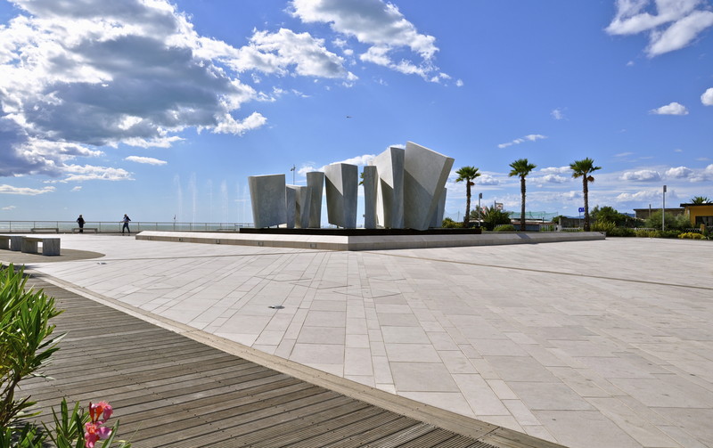 ''Una piazza sul  mare'' - Massa