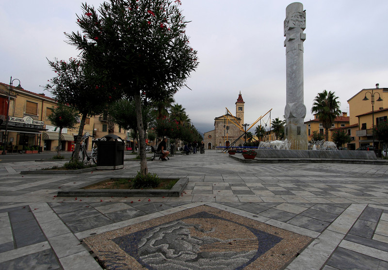''Fenomeni vulcanici in piazza ……ciao Alex  ;)'' - Carrara