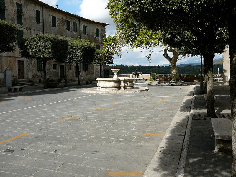 ''Il lato nord di Piazza della Repubblica'' - Pitigliano