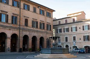 fontana e Piazza del Municipio