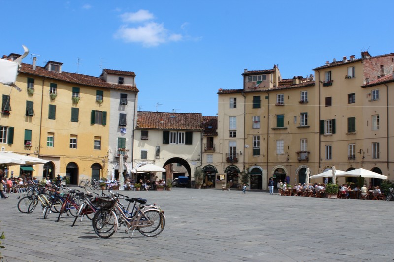 ''Piazza Anfiteatro'' - Lucca