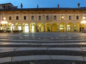 Portici in piazza Ducale