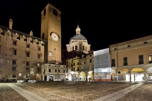 Mantova – Piazza Broletto