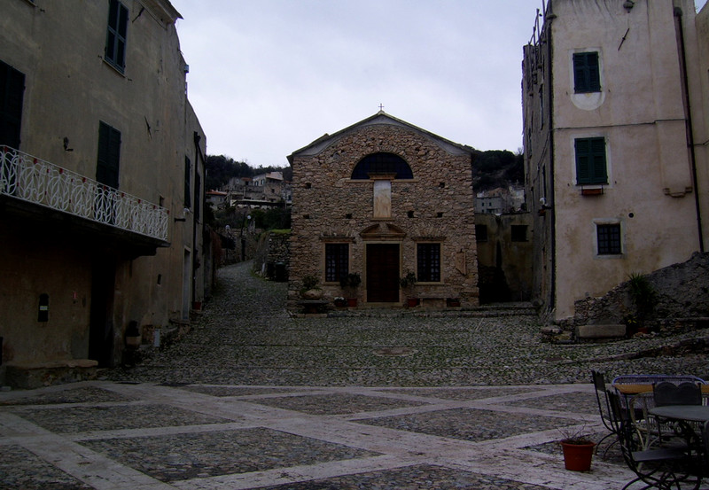 ''Dando le spalle al mare'' - Borgio Verezzi