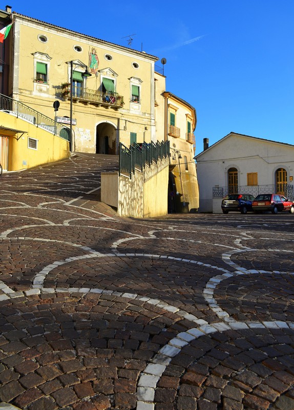 ''“Giocando con il compasso” – Piazza Roma – Capriati a Volturno (Caserta)'' - Capriati a Volturno