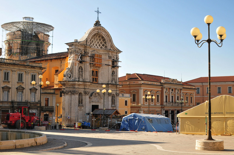 ''Piazza Duomo e la Chiesa delle Anime Sante'' - L'Aquila