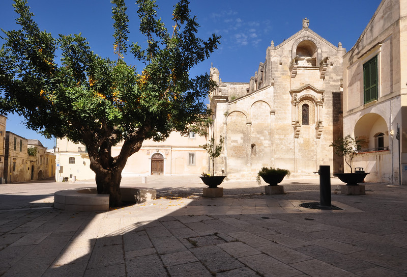 ''uno scatto laterale di Piazza San Giovanni'' - Matera
