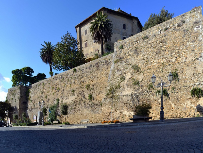 ''… una piazza in discesa…'' - Capodimonte