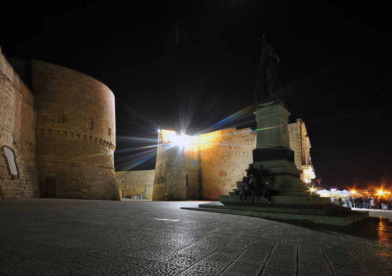 ''un arcobaleno notturno in Piazza'' - Otranto