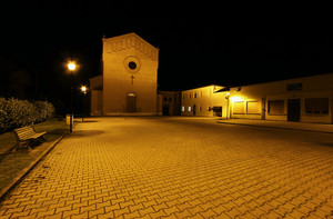 Piazza Giovanni XXIII di notte