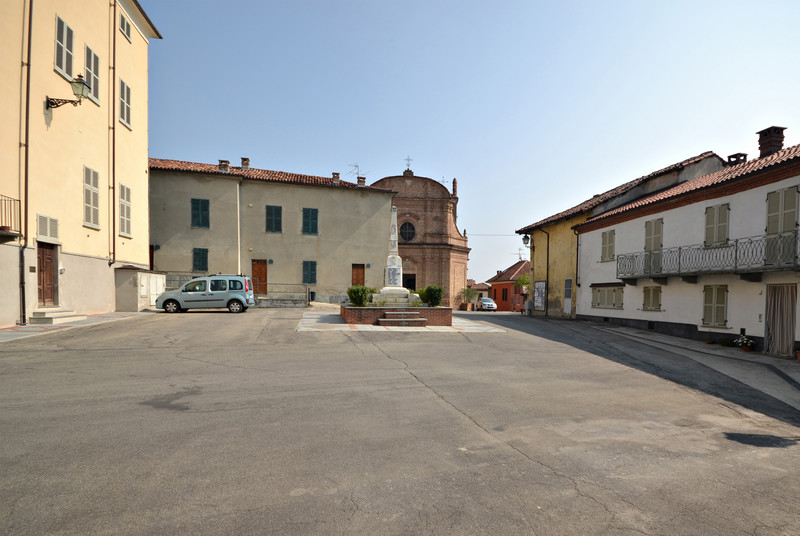 ''La chiesa fa capolino'' - Rocca d'Arazzo