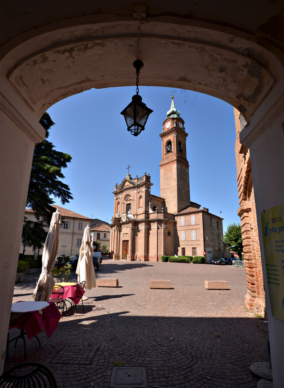 ''da sotto l’arco'' - Castell'Alfero