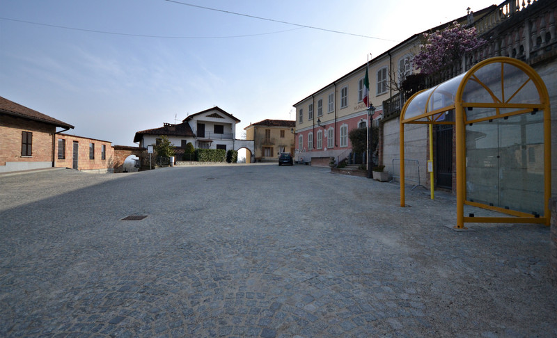 ''Una piazza larga'' - Chiusano d'Asti
