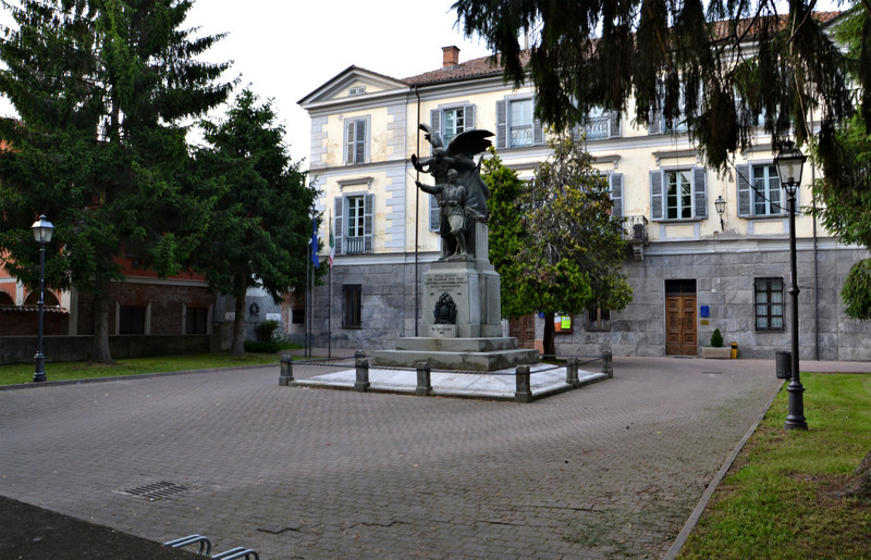 ''Alla gloria dei valorosi suoi figli'' - Incisa Scapaccino