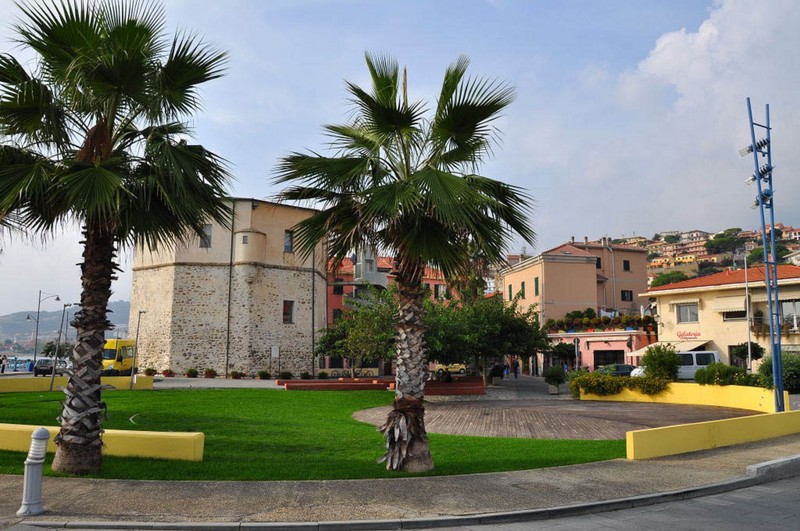 ''Torre tra le palme'' - Santo Stefano al Mare