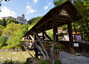 il ponte per il Castello di Tures