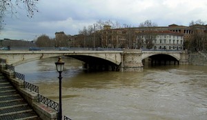 Piena del Tevere a Ponte Garibaldi (gennaio 2010)