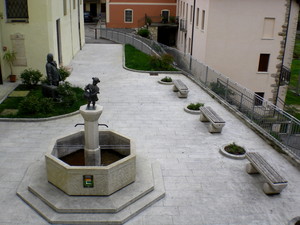 Piazzetta dedicata a  Cav. karl harner