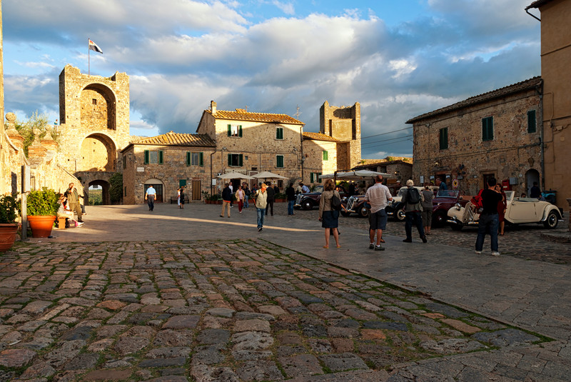 ''I fotografi impazzano'' - Monteriggioni