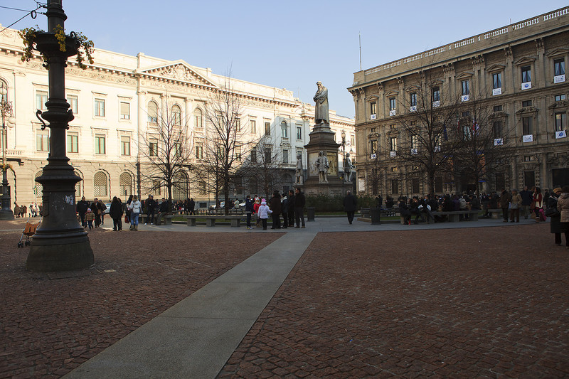 ''Linea verso la piazza'' - Milano