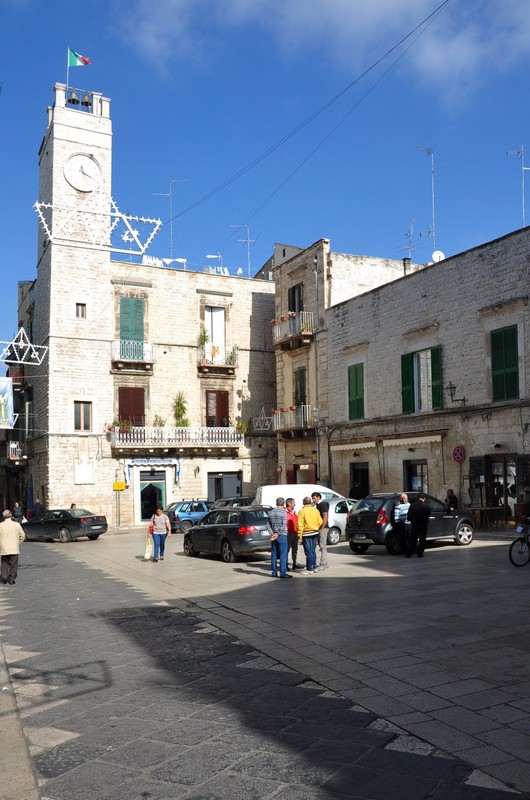 ''Piazza Menotti Garibaldi con la torre che segna il tempo'' - Ruvo di Puglia