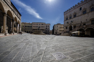 ospita la grande Fontana Maggiore