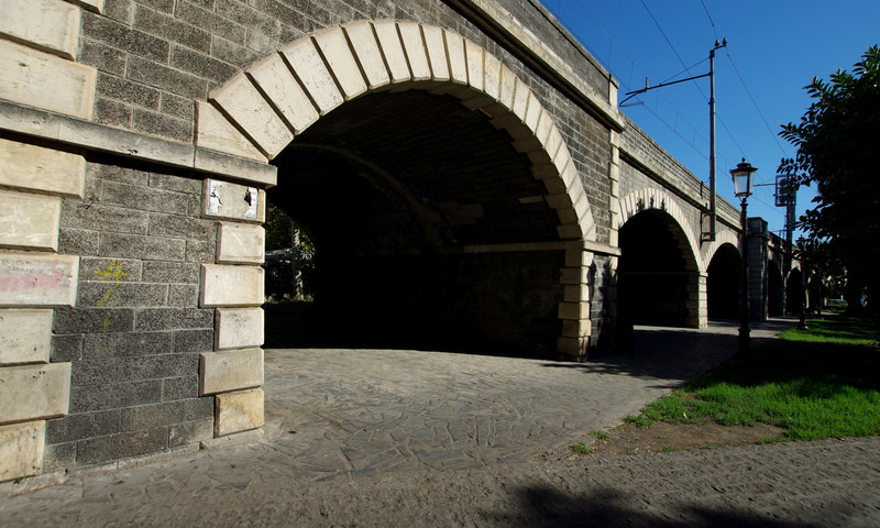 ''Ponte ferroviario vicino al mercato'' - Catania