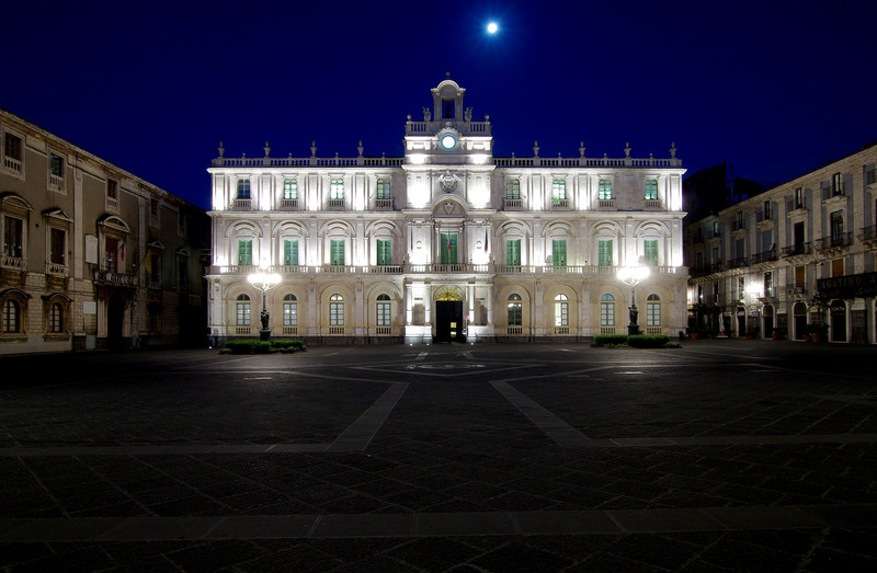 ''L’università illuminata dalla luna'' - Catania