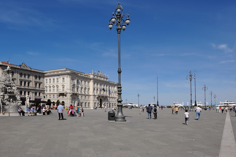 ''A spasso in piazza dell’Unità d’Italia'' - Trieste