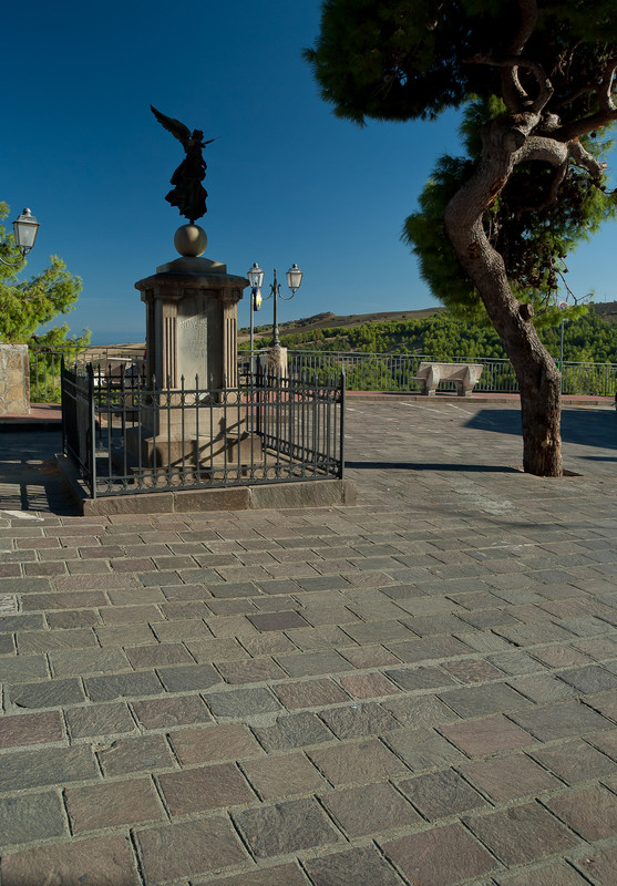 ''Piazza in discesa'' - Nova Siri