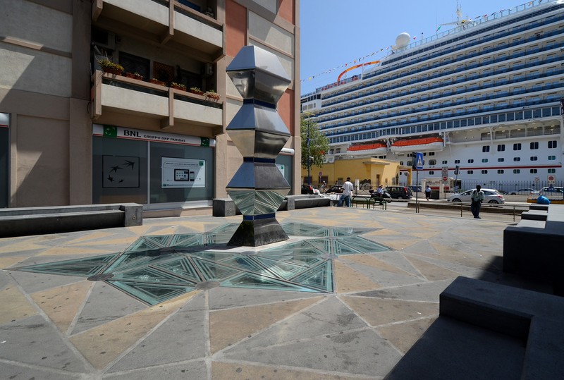 ''Parcheggio accanto alla piazza'' - Messina