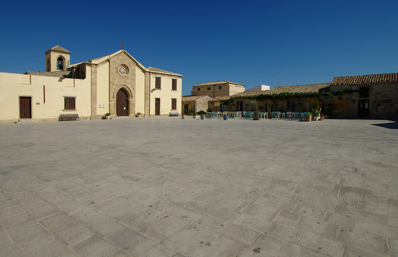 ''Una grande piazza per una piccola frazione'' - Pachino