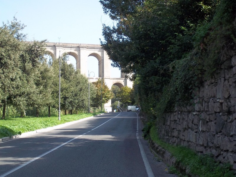 ''Il ponte da cui si buttano i Romanisti (o i Laziali) quando perdono'' - Ariccia