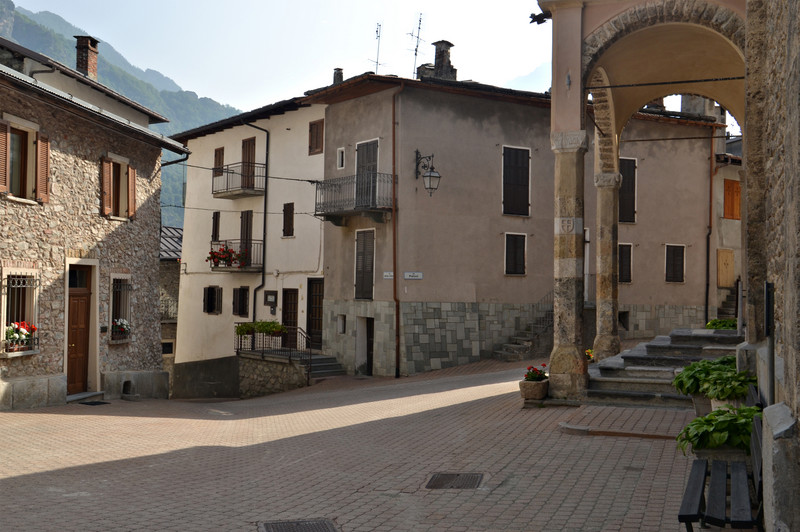 ''Una piazzetta di montagna'' - Vinadio