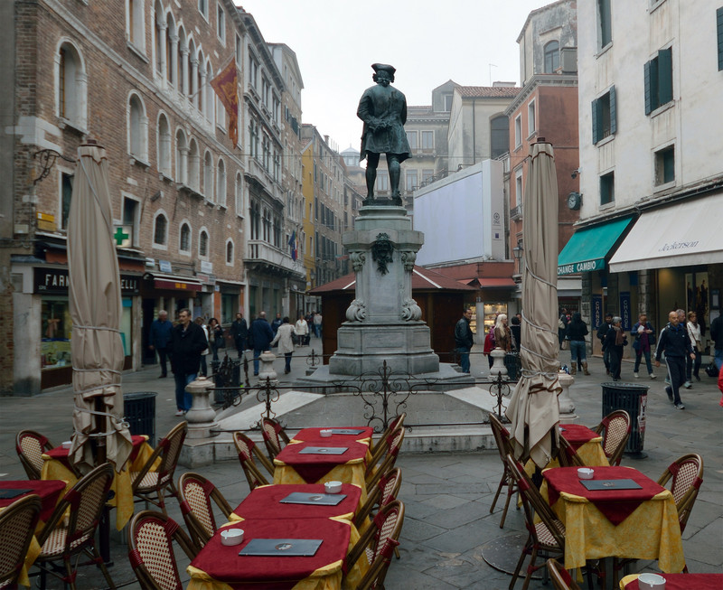 ''Scusate le spalle'' - Venezia