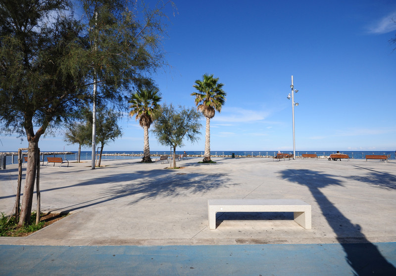 ''un largo per affacciarsi sul mare'' - Mola di Bari