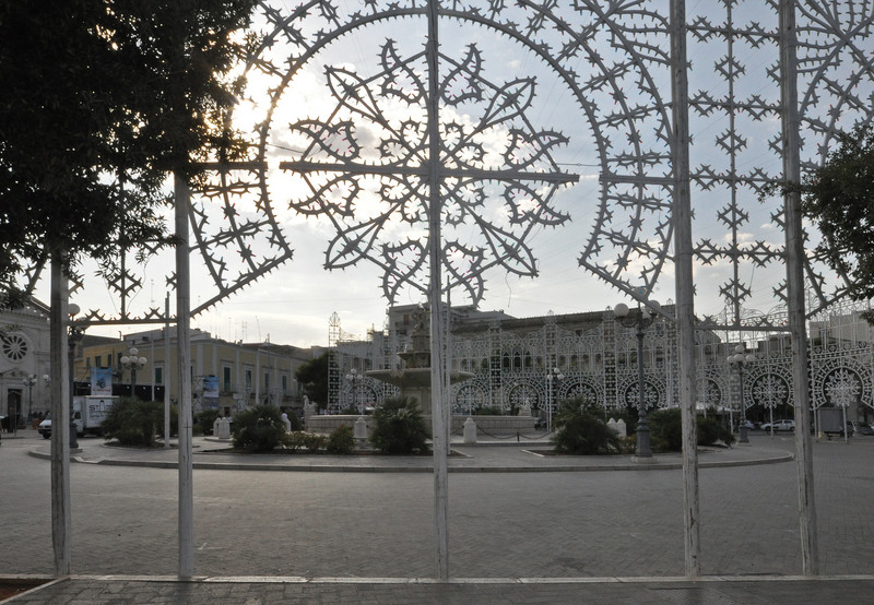 ''una piazza festosa'' - Mola di Bari