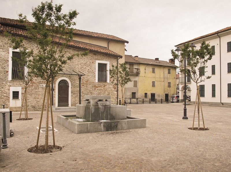 ''Piazza di paese semplice'' - Roccaforte Mondovì
