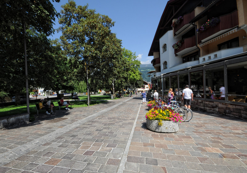 ''Piazza Peter Sigmayr – lato chiesa'' - Valdaora