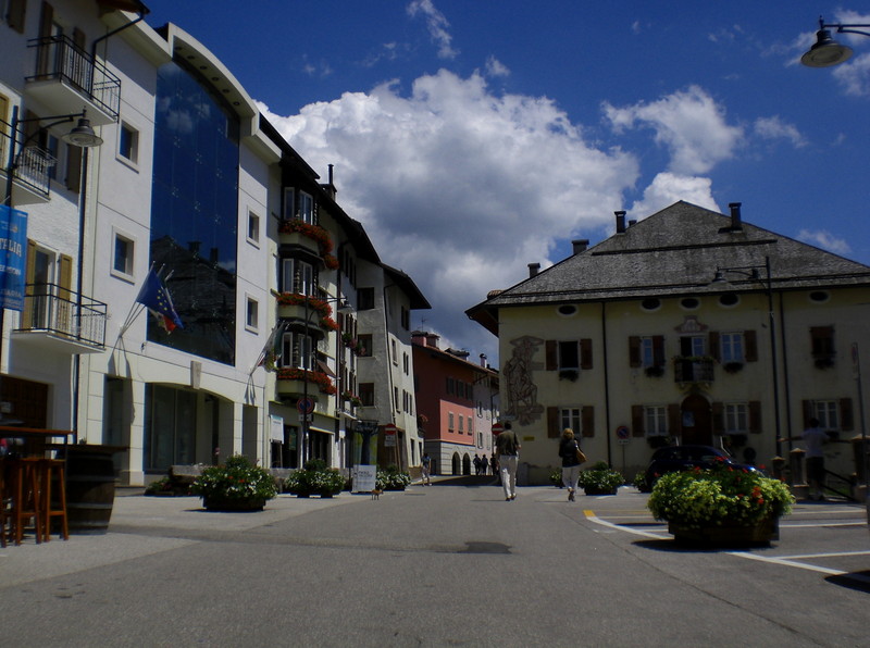 ''Giornata  estiva  in piazza San Lorenzo'' - Folgaria