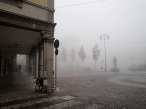 I portici…la vedova…la piazza…la nebbia…