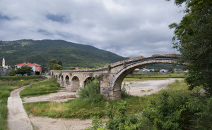 Ponte antico sul Merula in secca