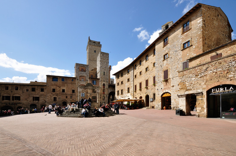 ''Piazza della Cisterna'' - San Gimignano