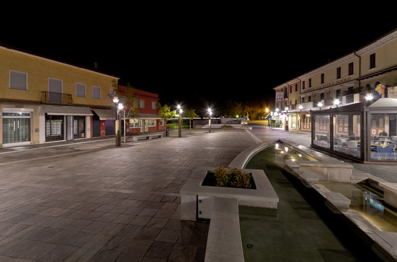 ''Piazza I Maggio di notte'' - Jesolo