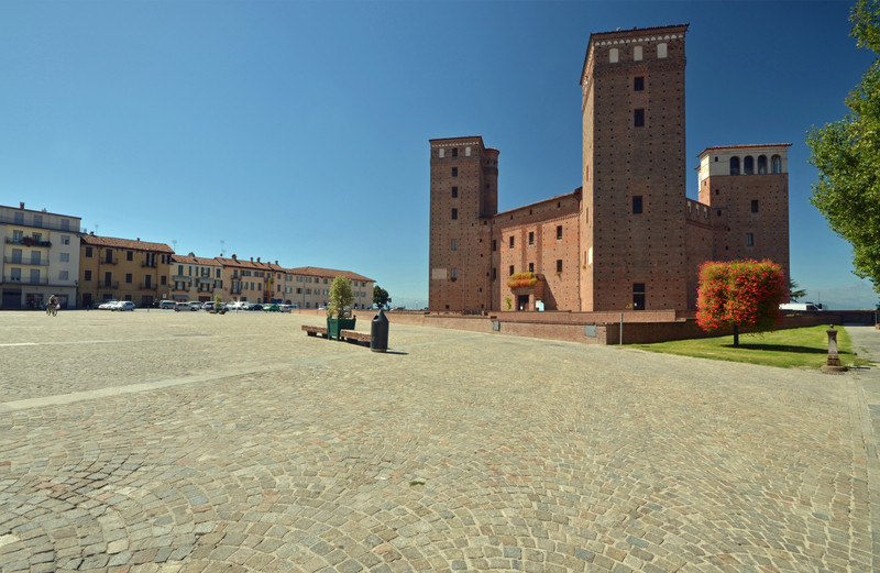 ''Pedalando nella piazza dei Principi'' - Fossano