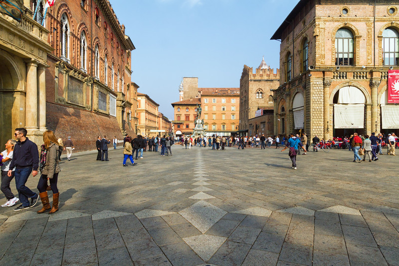 ''Per Nettuno seguire le frecce'' - Bologna