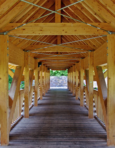 all’interno del ponte