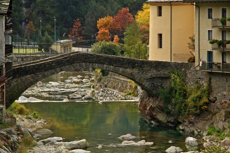 ''Tra la chiesa e l’abitato'' - Fontainemore